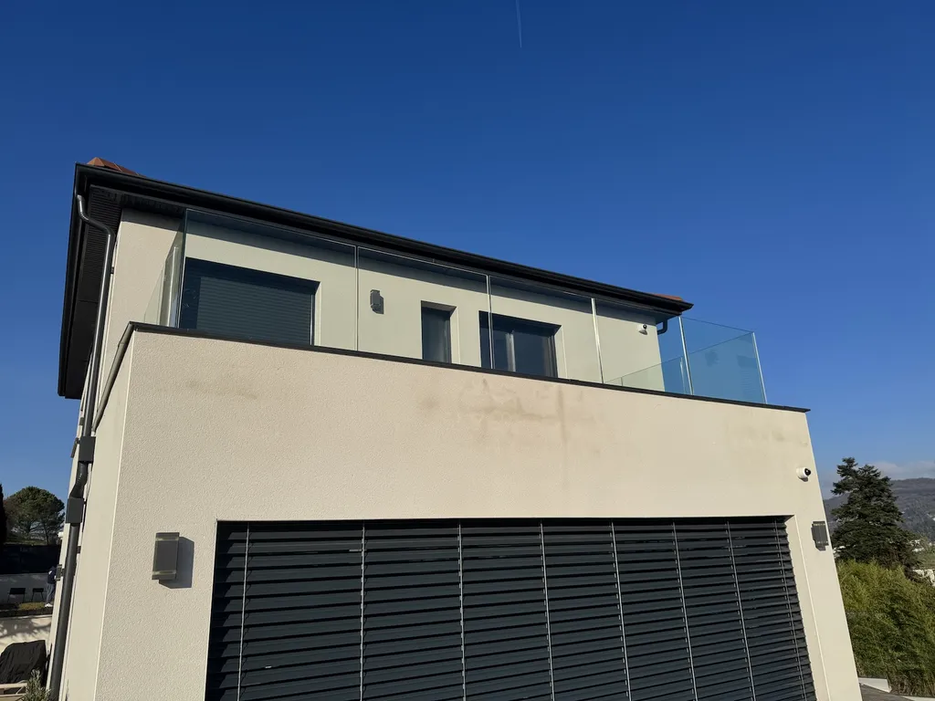 Installation de garde-corps en verre trempé à DARDILLY