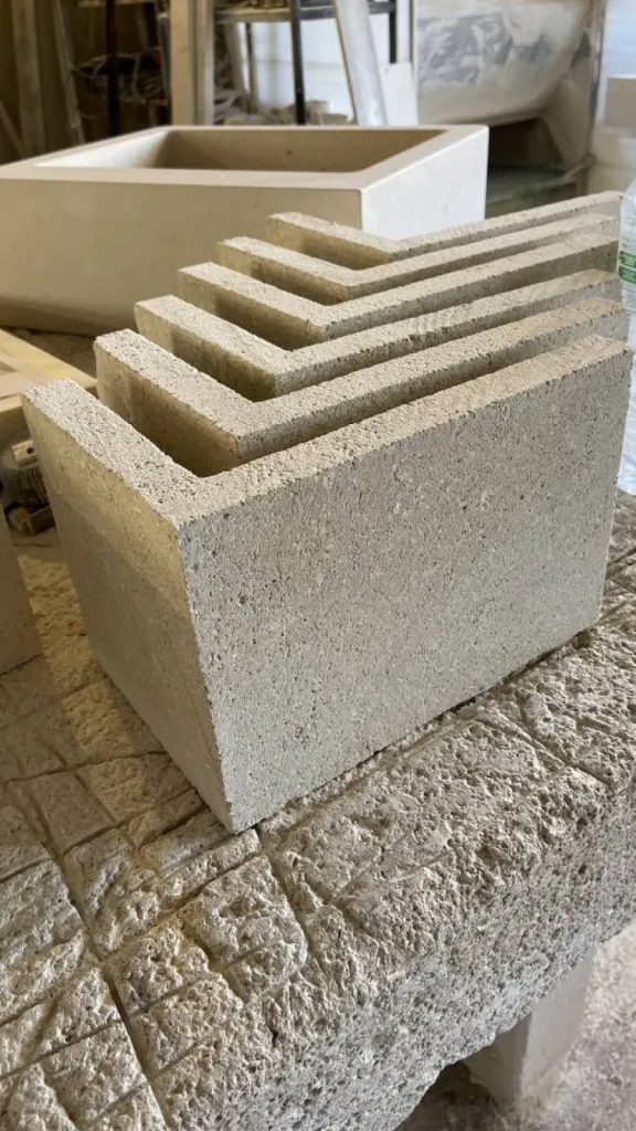 Chaine d'angle en pierre de Beaulieu Chaine d'angle en pierre de Beaulieu