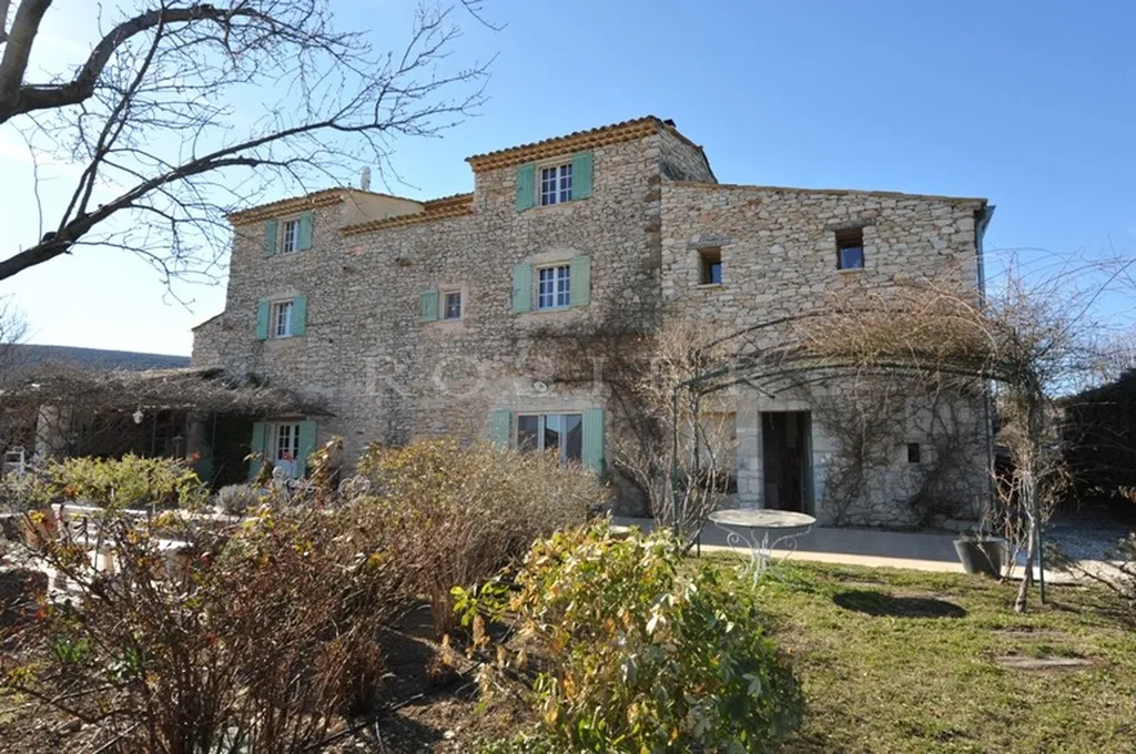 Mas du 18ème Siècle restauré au coeur des Monts du Vaucluse   