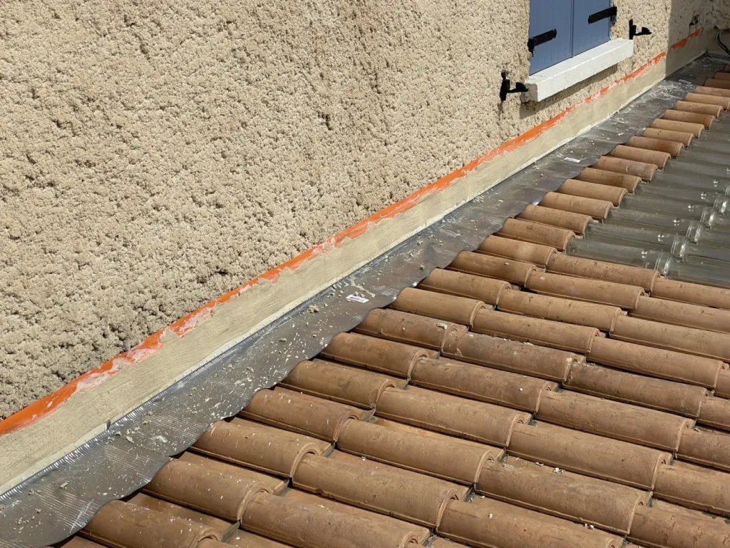 Pose d'enduit de finition sur les solins sur istres 13800