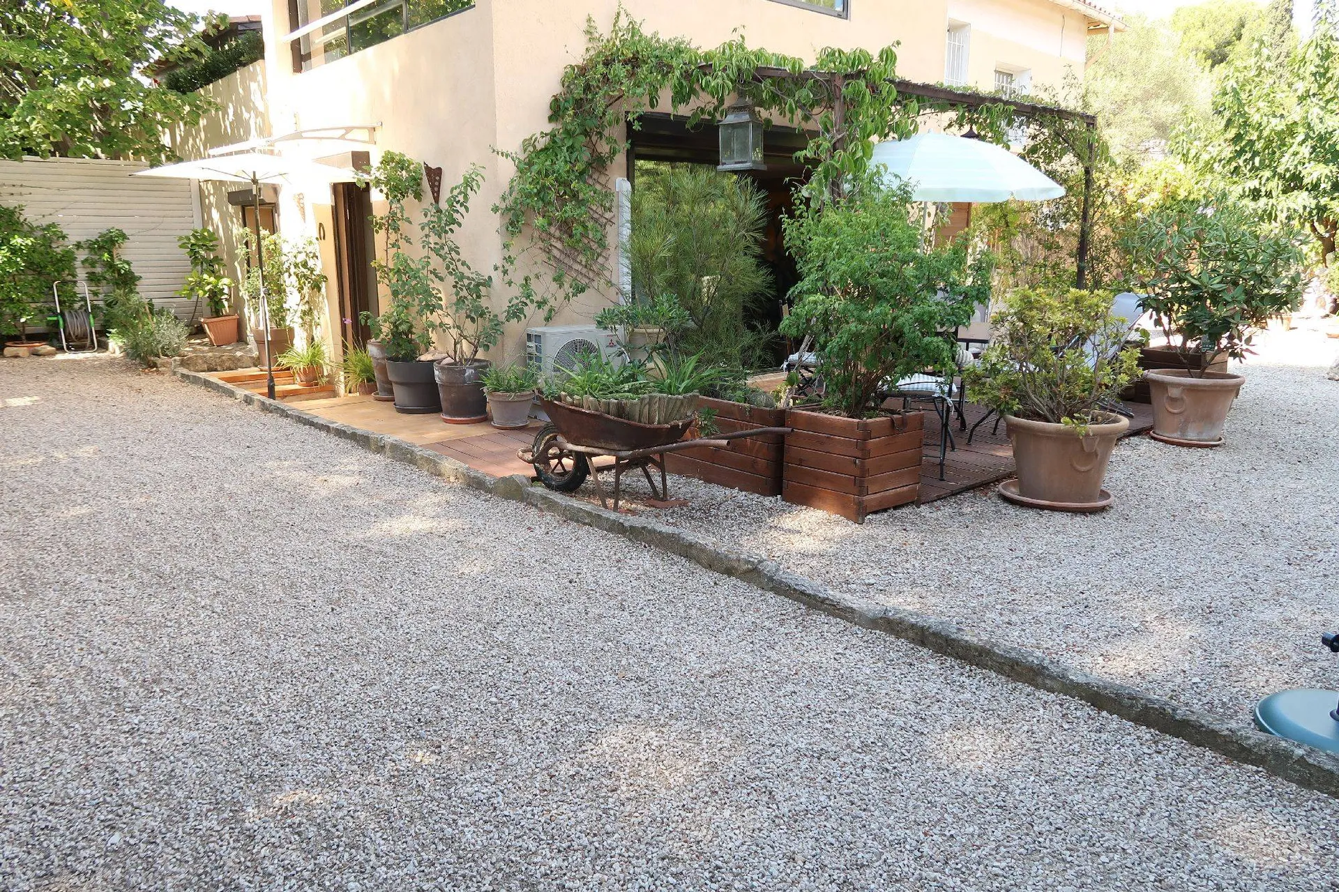 Appartement T2/3 Cassis au rez-de-chaussée d'une maison individuelle avec jardin privatif 