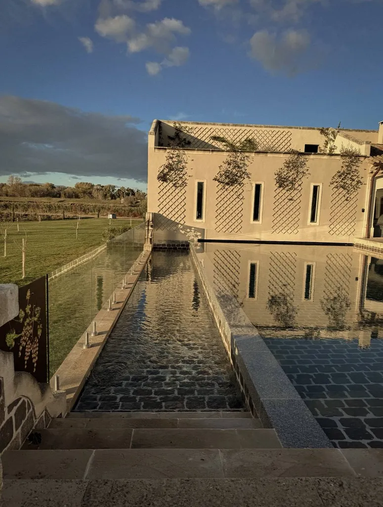 Encadrements et margelles en Pierre et Granit au Mas de Rey à Arles