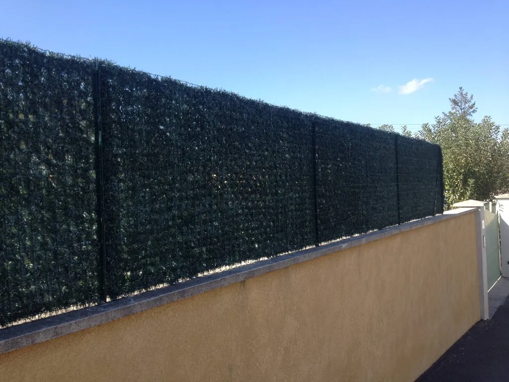 Installation de haie artificielle chez les particuliers dans la région d'Aix en Provence