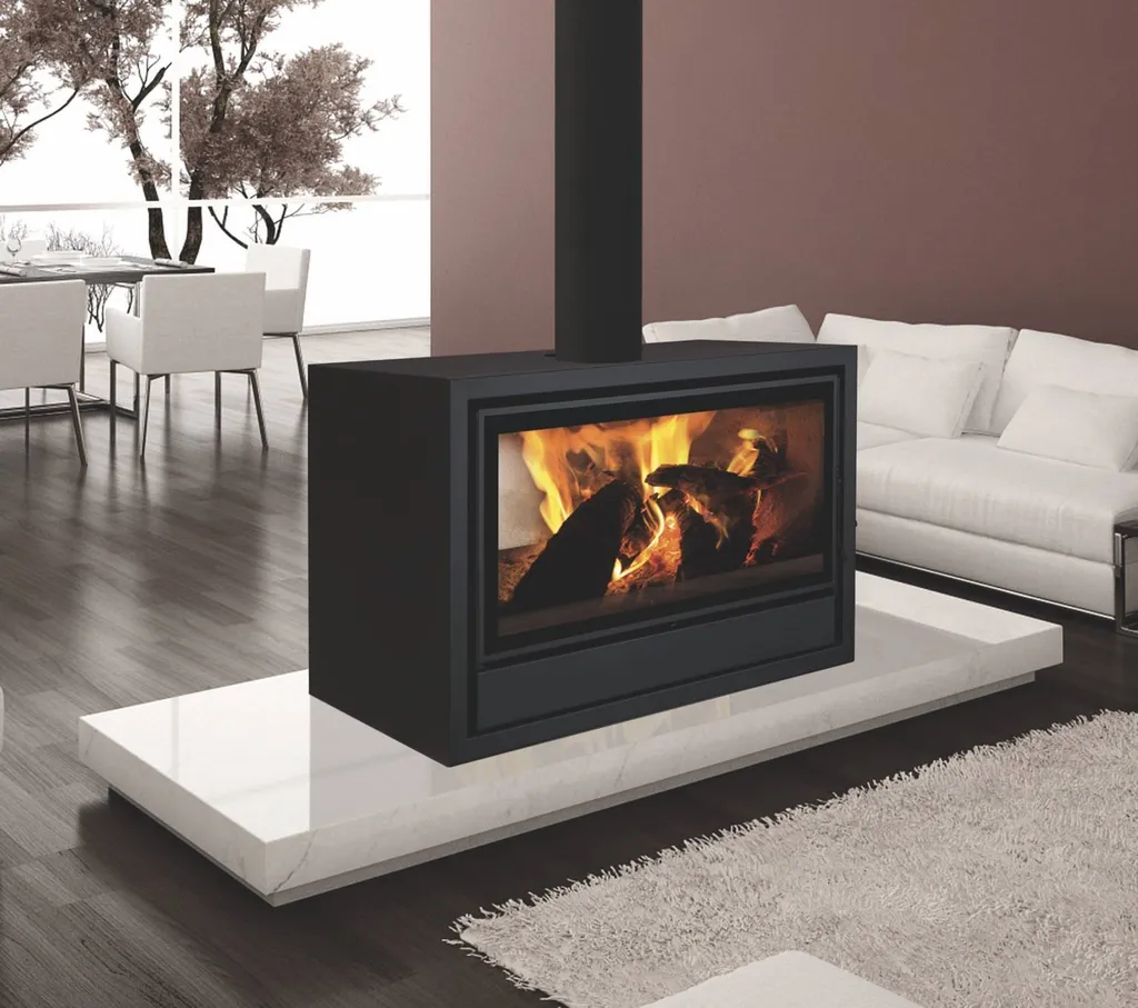 Poêle à bois double face en position centrale