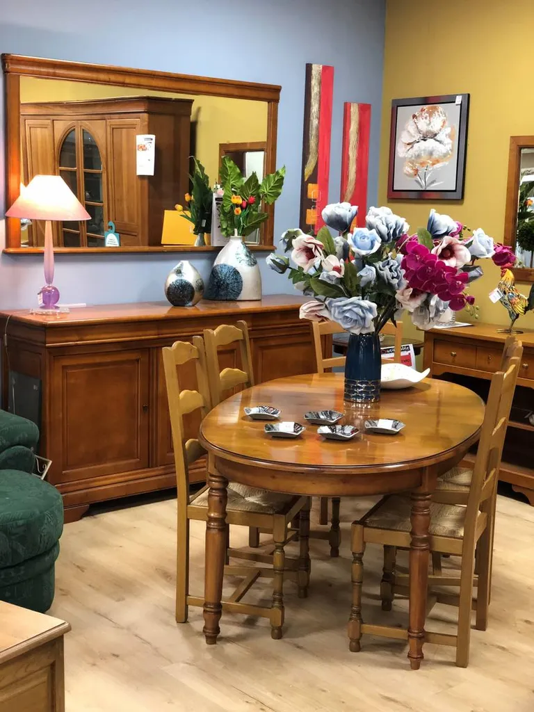 Vente d'une salle à manger rustique.