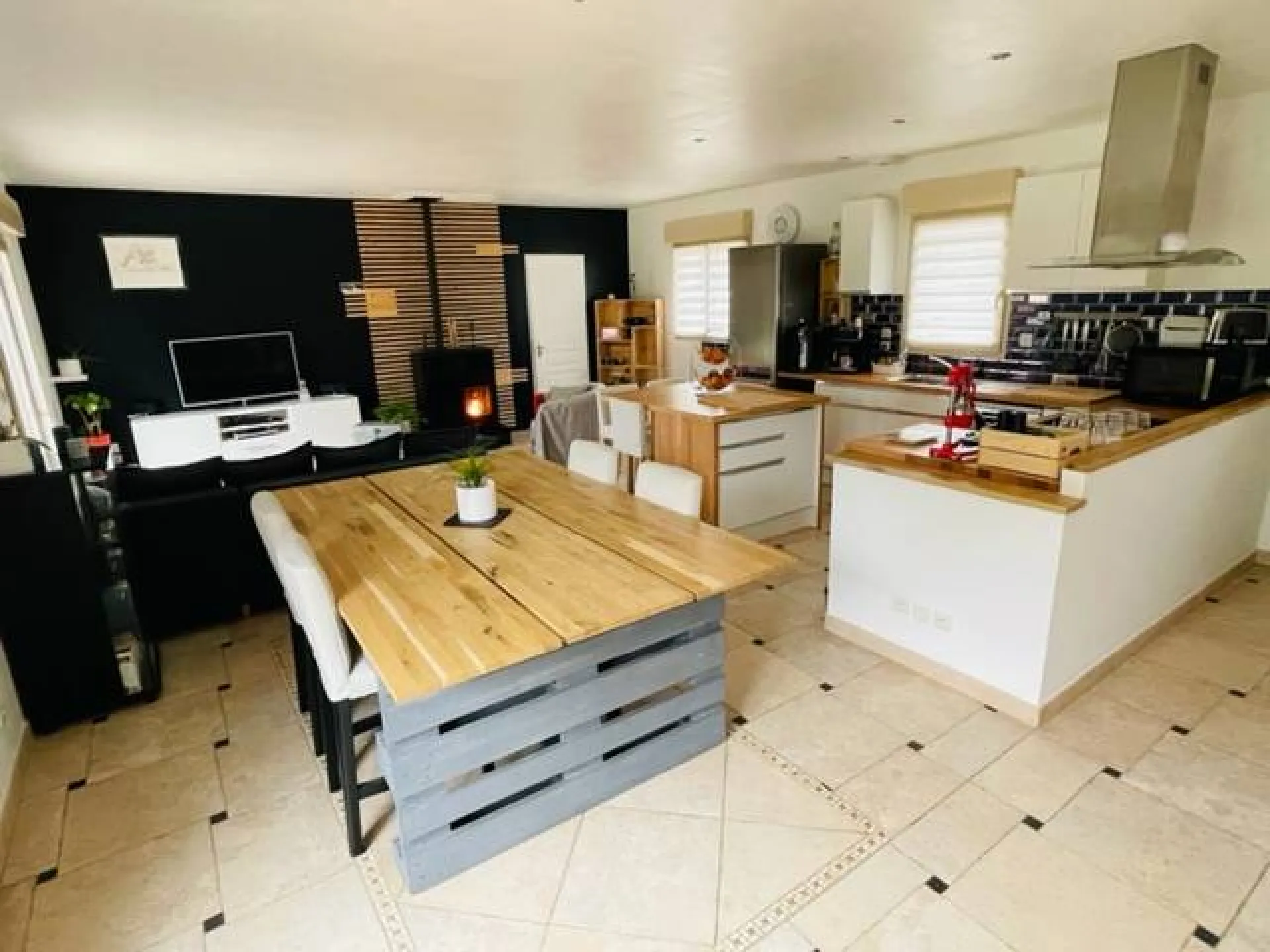 EXCLUSIVITÉ magnifique maison de 162 m² habitable édifiée sur un terrain de 1100 m² sur la commune de LA SAUSSAYE 27370