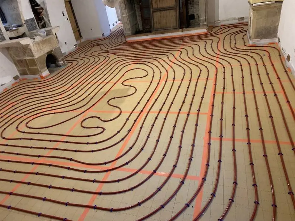 Pose du réseau de chauffage au sol pour plancher chauffant hydraulique à Lyon garantissant une diffusion homogène de la chaleur