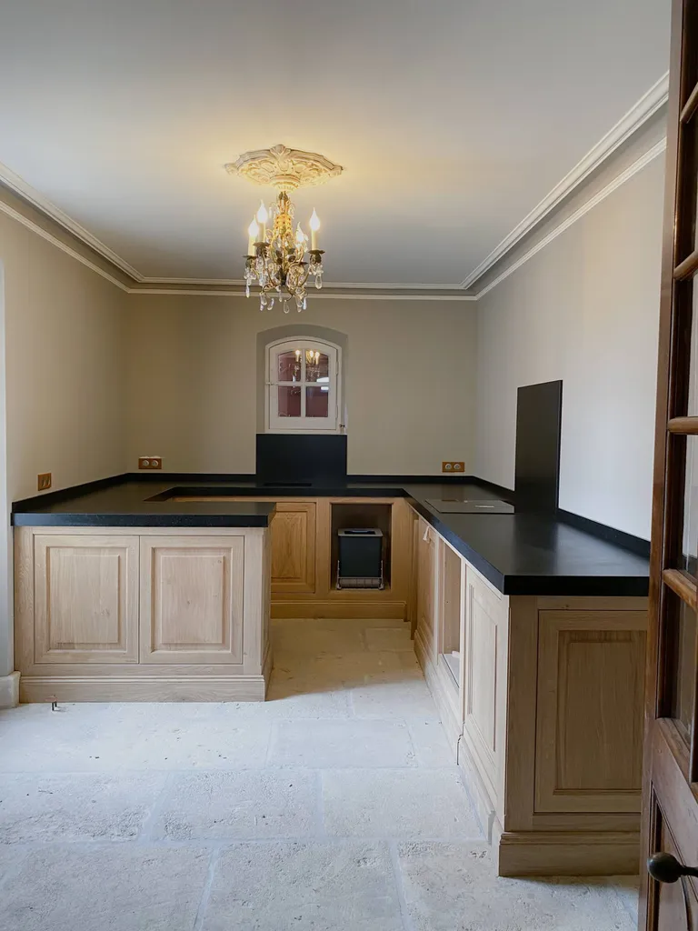 Réalisation et pose d'un plan de cuisine en granit noir Zimbabwé à Arles 