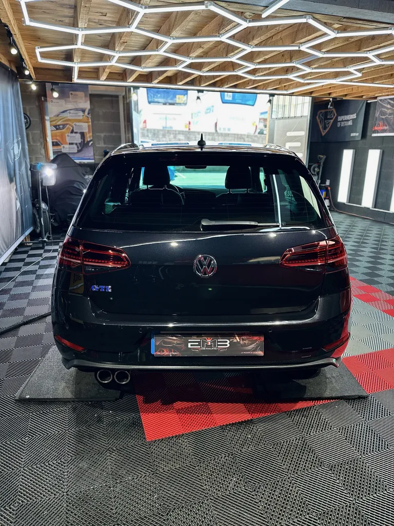 Restauration Volkswagen Golf GTE polissage Traitement céramique sur Lyon 