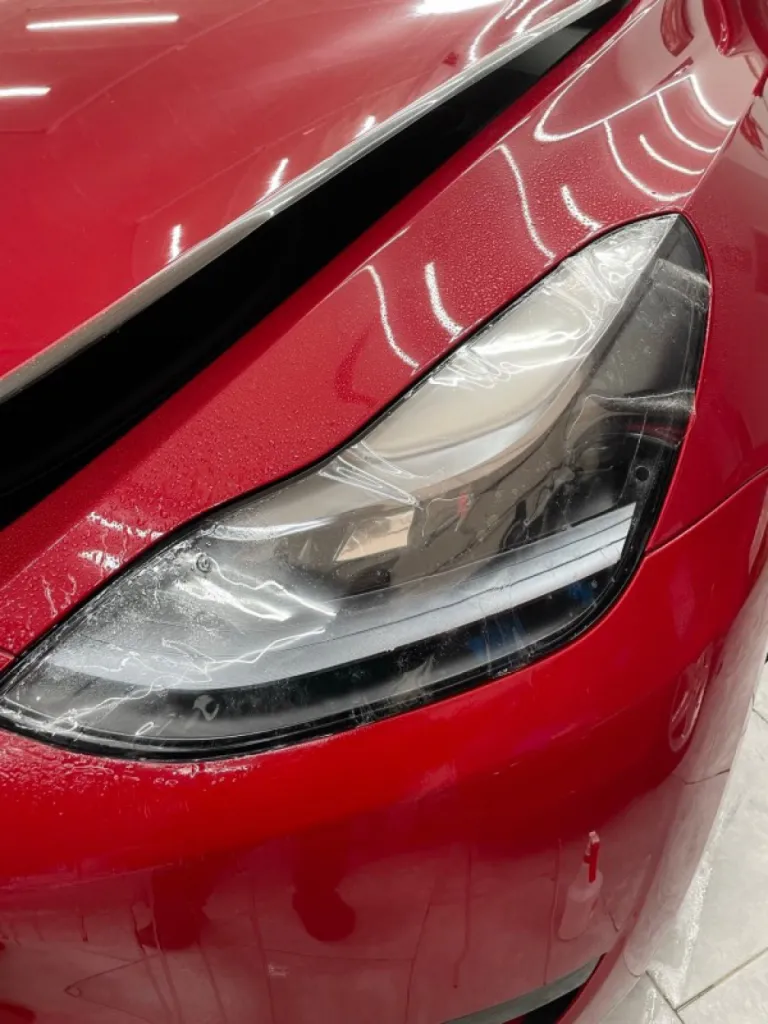 Devis personnalisé pour la pose d'un film de protection PPF XPEL sur une Tesla Model Y près de Monaco dans les Alpes-Maritimes
