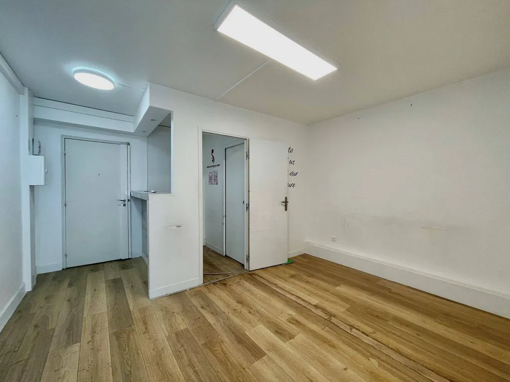 A vendre 3 pièces A Rénover Esplanade de la Défense - 92400