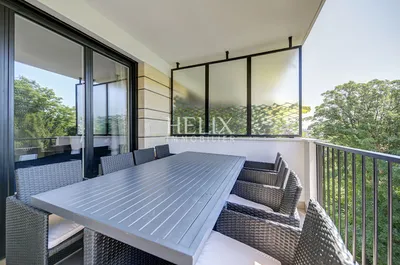 Espace repas sur loggia 