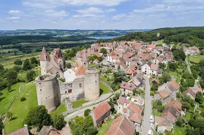 Vue de Châteauneuf‑sur‑Charente, un cadre charentais idéal pour présenter votre camping‑car et valoriser votre estimation avec Horde d’Or.