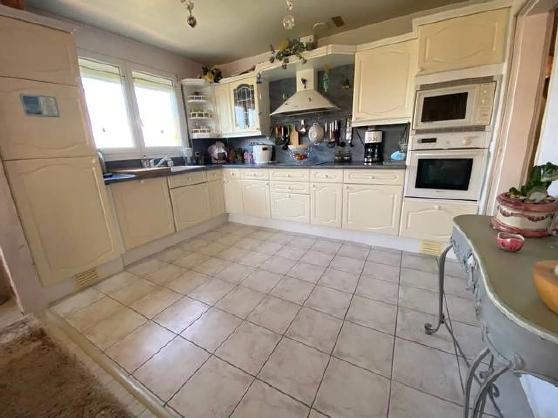 A acheter, superbe maison familiale de 130m² env., 6 chambres avec sous sol et grand jardin sur la commune de TOURVILLE LA RIVIÈRE 76410