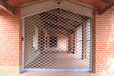 grille métallique sécurisée pour commerce en provence alpes cote d'azur