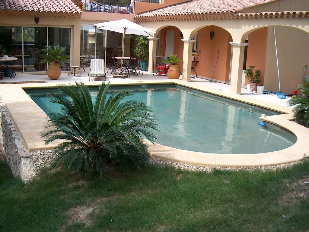 Margelles et plages de piscine