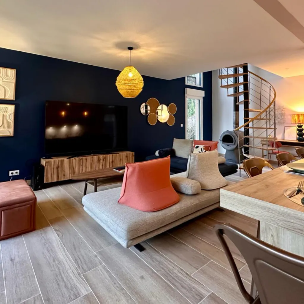 Vue générale de la restructuration complète d’une maison de vacances à Sarlat-la-Canéda, par l’Atelier D. architecte d’intérieur à Bordeaux