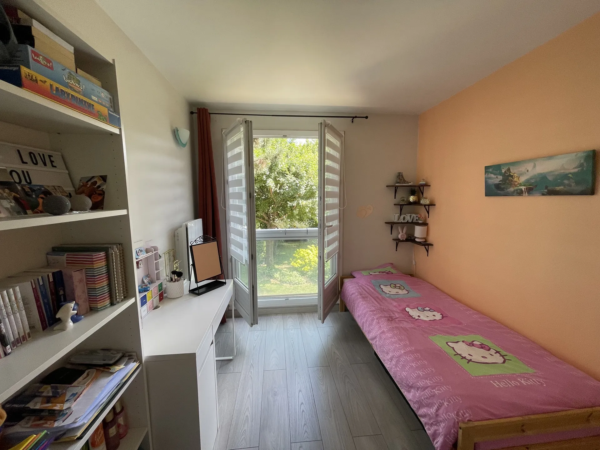 A vendre Croissy bel appartement rénové 3 chambres avec balcon et box à deux pas de la British school
