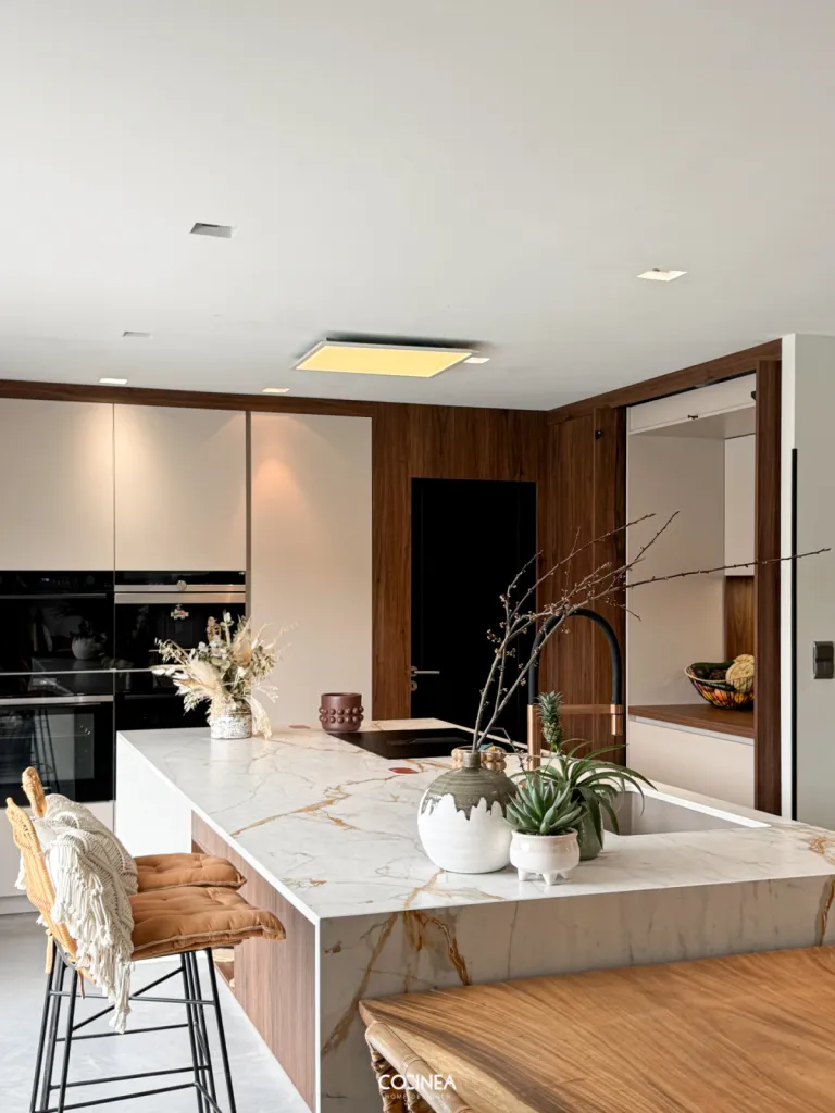 Conception et installation cuisine HÄCKER moderne sans poignées avec plans Dekton Cosentino à Fontenilles