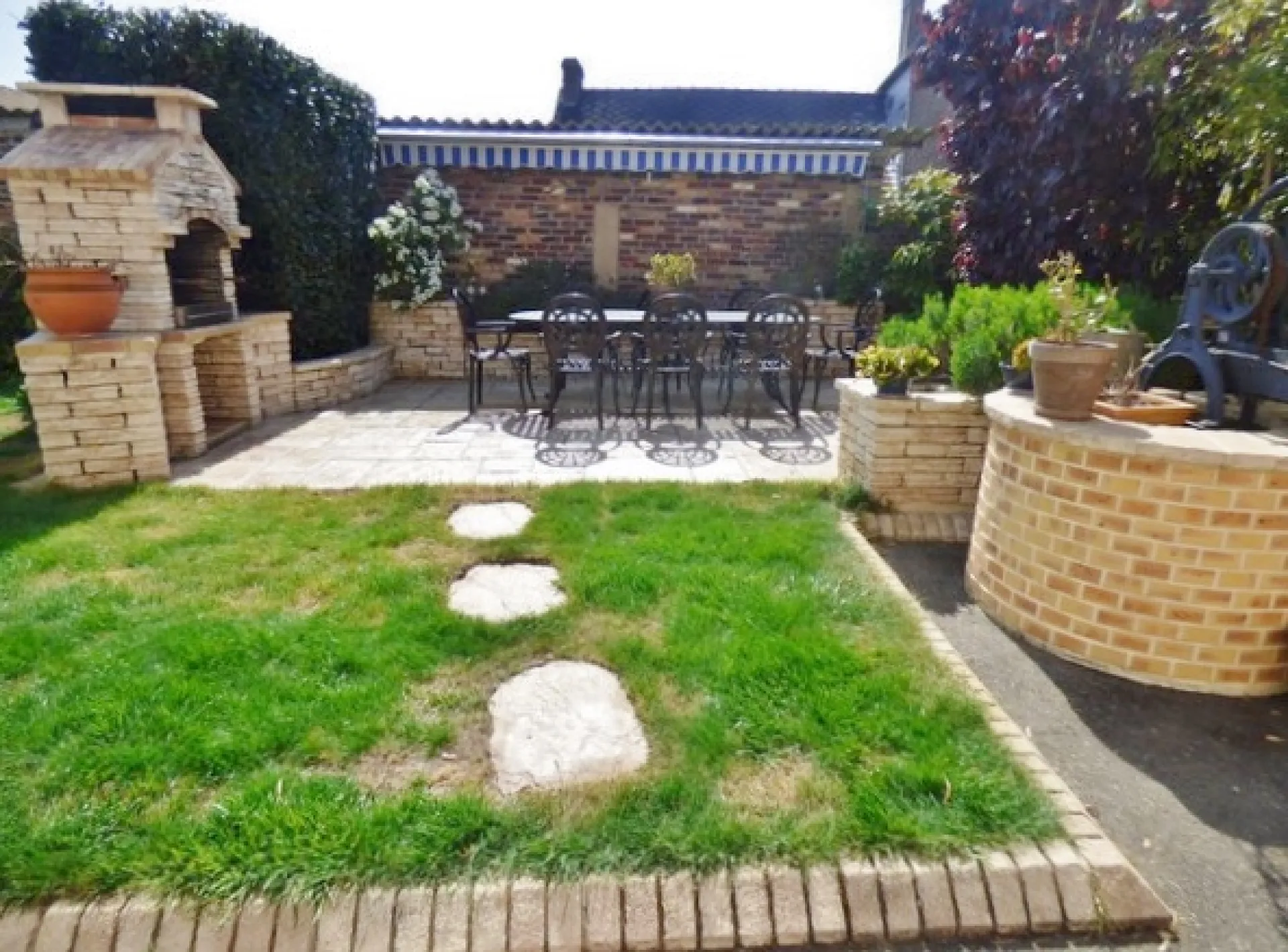 Vend longère avec 3 dépendances et 2 garages proche Saint Cyr la Campagne 27370