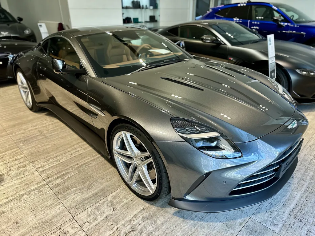 Traitement céramique Aston Martin Vantage DETAILING spécialiste voiture de sport sur Mornant 