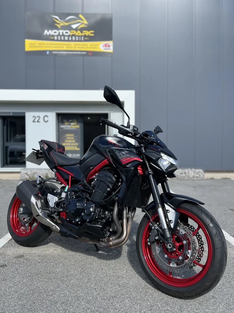 KAWASAKI Z900