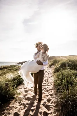 Agence d'organisation de mariage à Biarritz pour une cérémonie laïque de A à Z sur la plage