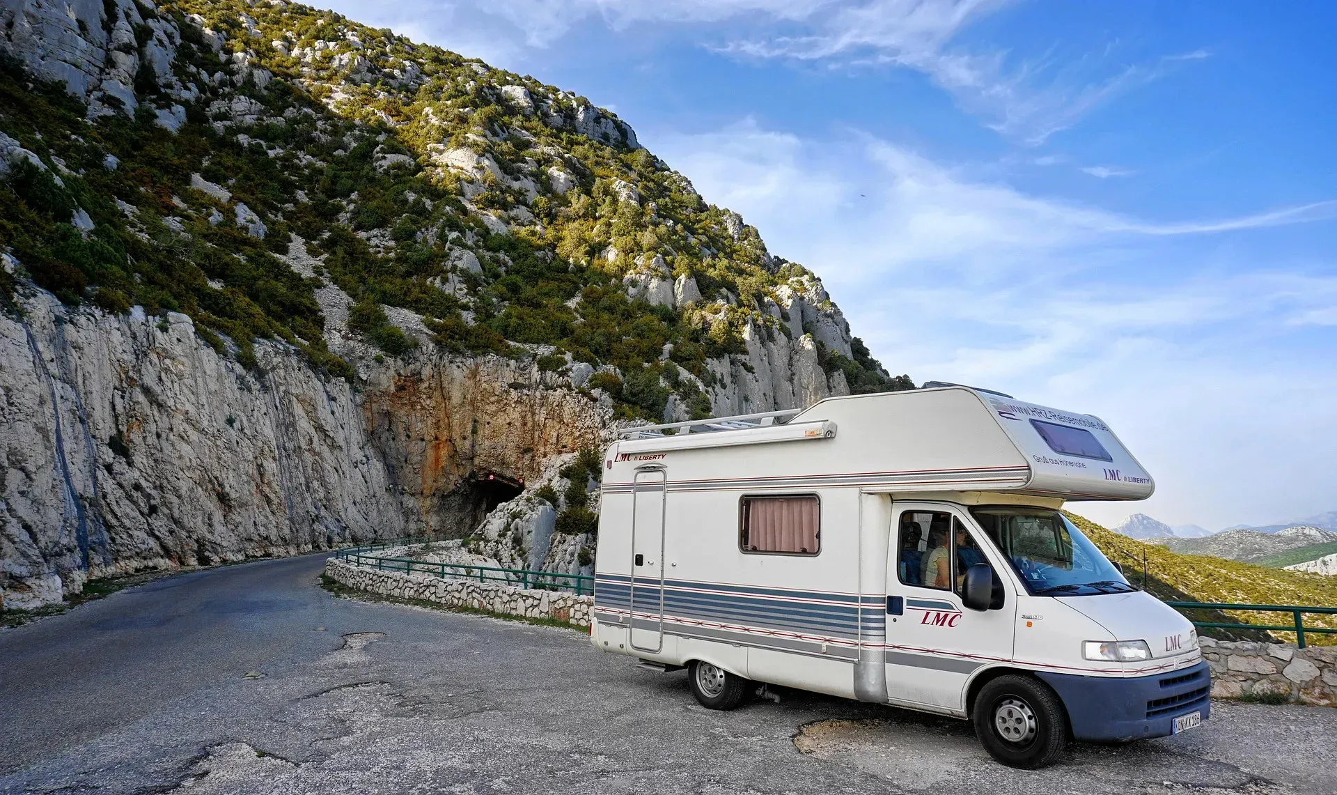 Camping-car financé et assuré facilement avec solutions adaptées en Gironde (33)