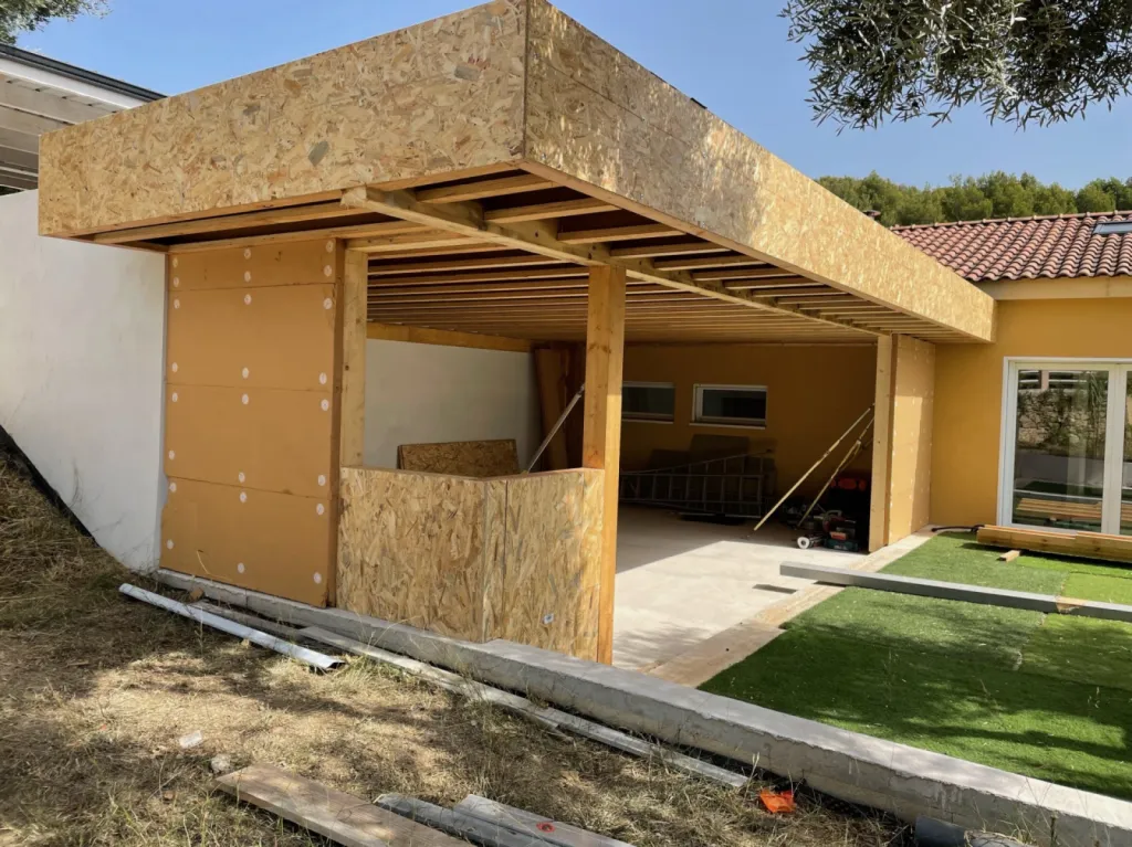 Agrandissement par extension d'une maison ossature bois à Six fours dans le var