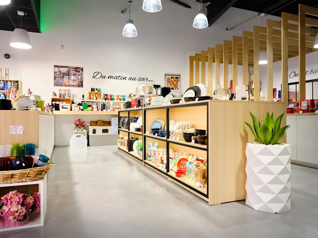 Boutique présentant des articles d'art de la table originaux à St Etienne du Bois