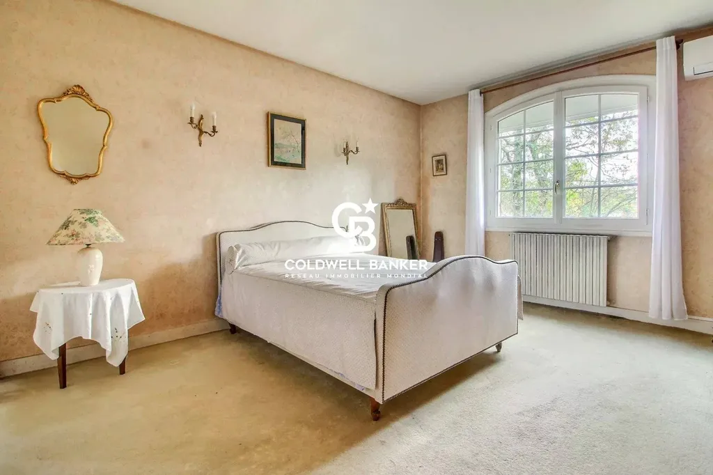 Maison à vendre à Léognan – grande familiale à rénover avec 6 chambres et jardin arboré