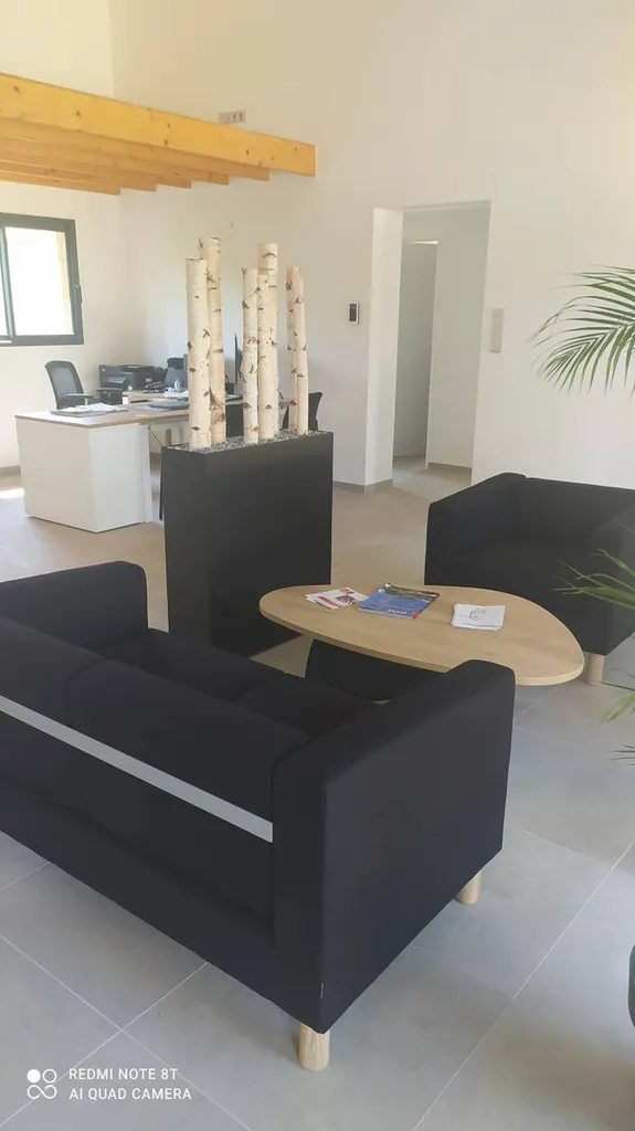 Canapé SOKOA avec table basse BURONOMIC mis en place à Ruoms dans l'Ardèche