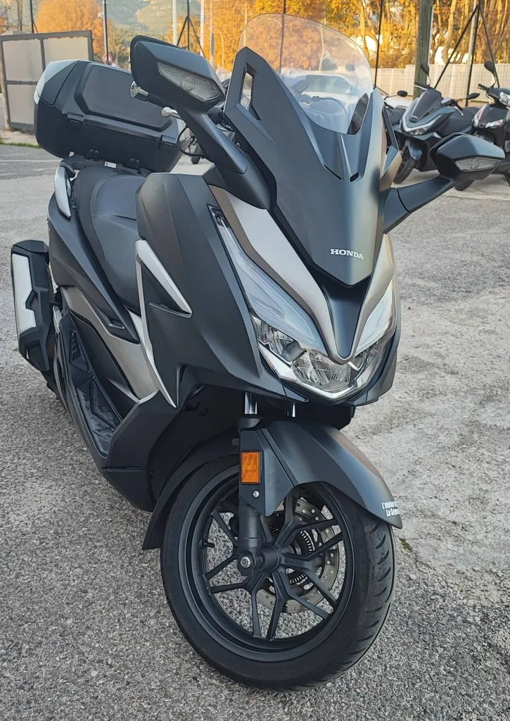 HONDA FORZA 350 TOP BOX DU 08/2021 AVEC 66400 KM.