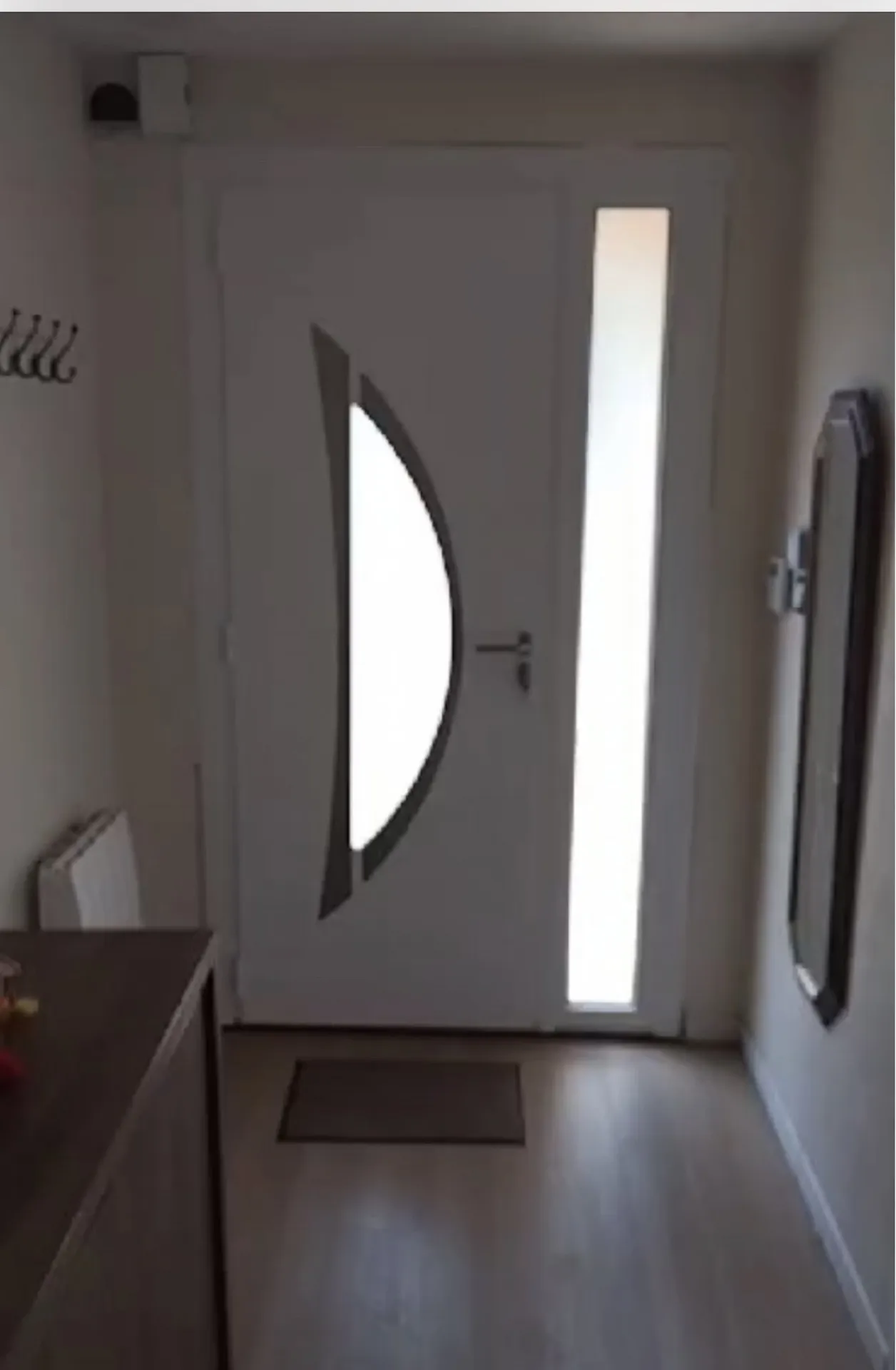 Porte d’entrée en ALUMINIUM tiercée pour une villa sur Aix les milles