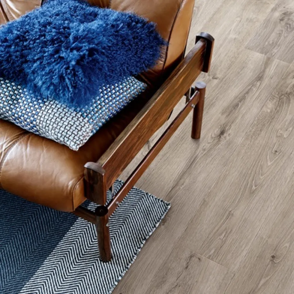 Posez un sol stratifié bois résistant à l’eau à Mont-Saint-Aignan, à quelques minutes de Rouen.