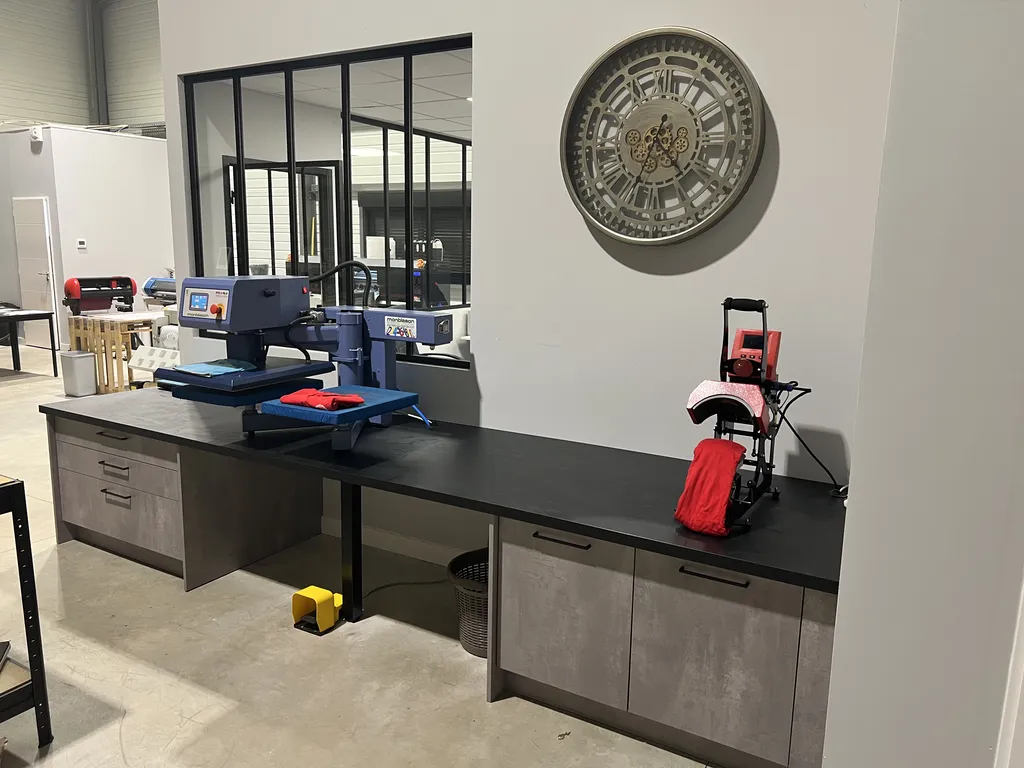 Conception d’un atelier de production fonctionnel avec mobilier sur mesure à Auterive