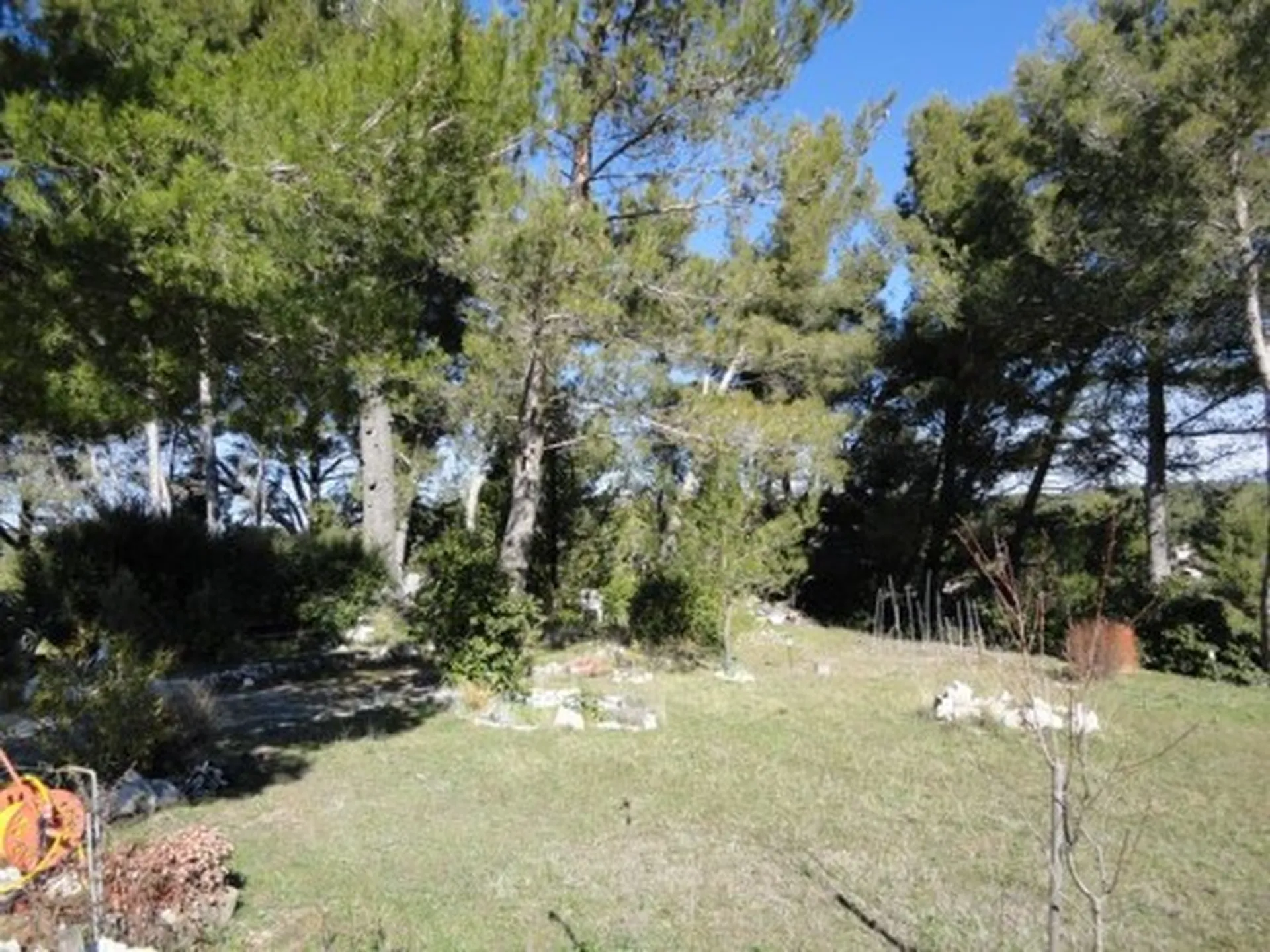 Vente logement  4 Roquefort La Bédoule cadre champêtre de plain pied avec piscine