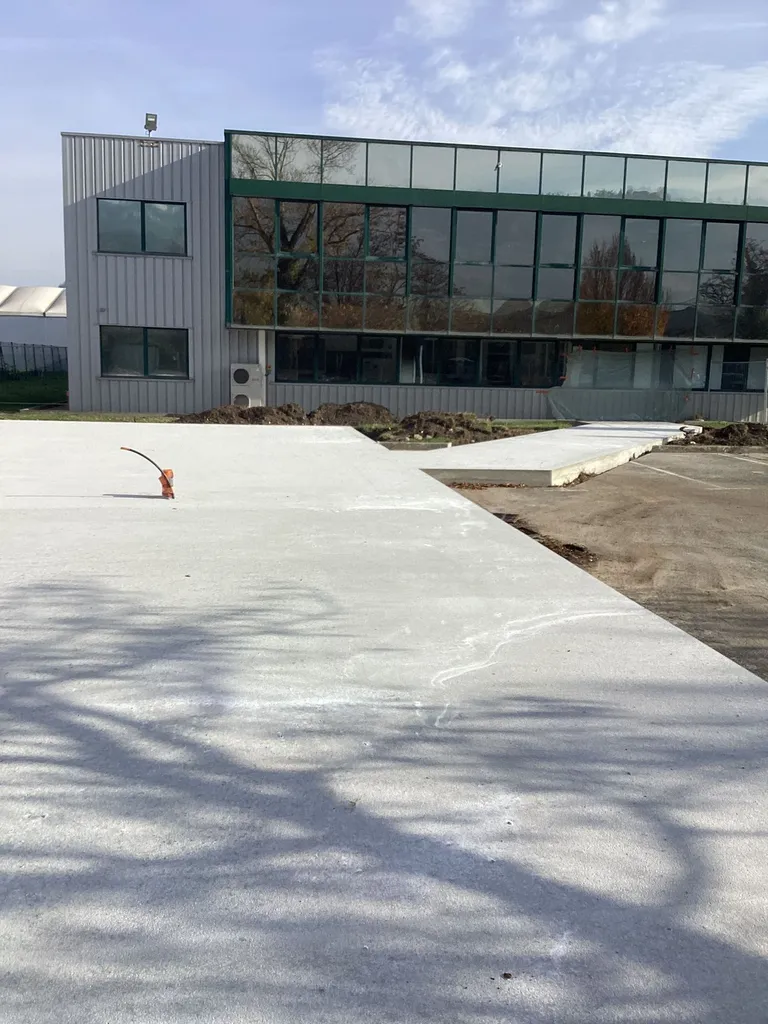 Création d’un radier et fondations spéciales pour bâtiments modulaires sur sol instable – Saint-Vallier (26)
