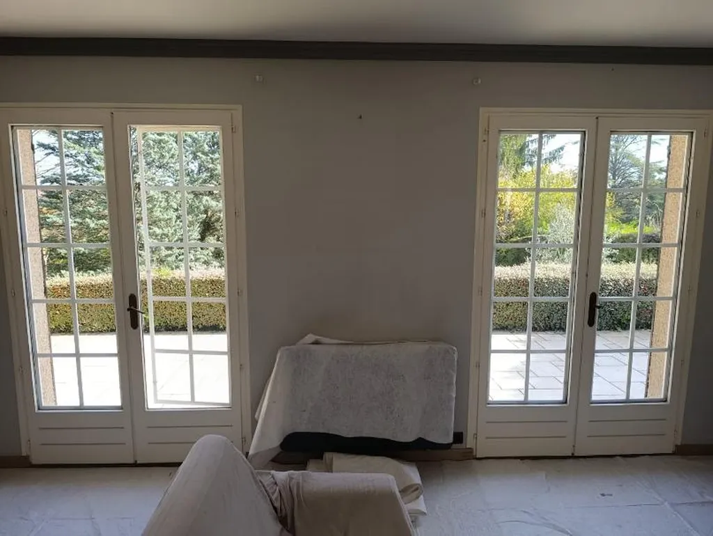 Installation de portes fenêtres en PVC Premium Energy isolation renforcée haute sécurité en rénovation à Messigny-et-Vantoux en Côte d'Or