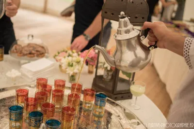 Organisez votre brunch de mariage sur le thème oriental et chic sous une tente nomade en Bourgogne