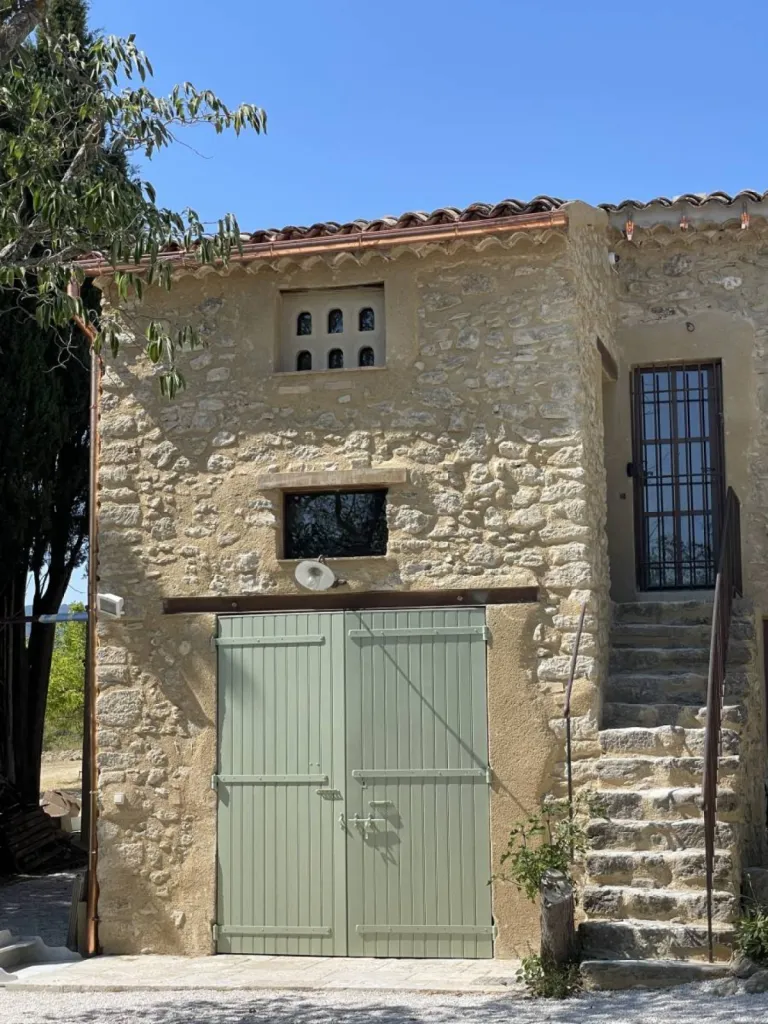 EN COURS DE RENOVATION MAS PRES DE LOURMARIN