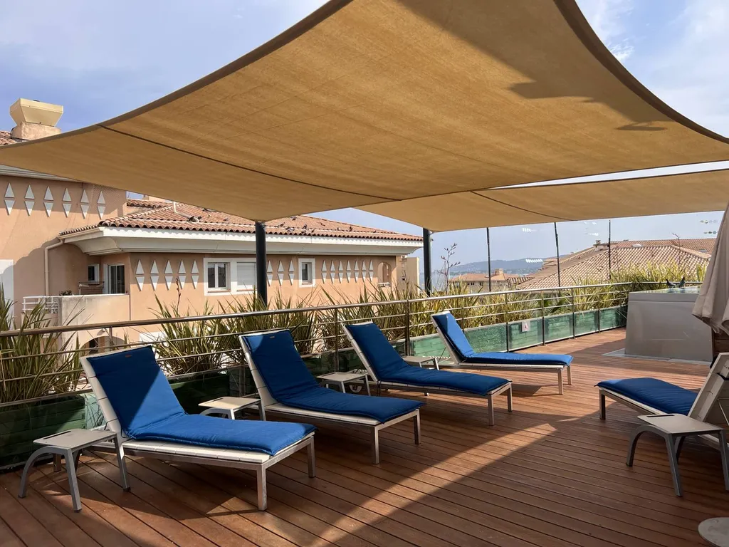Voiles d'ombrage pour Restaurant à Saint-Raphaël proche de Fréjus