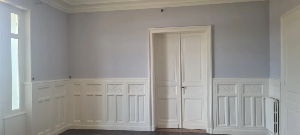 réalisation des peintures des murs et boiseries en deux couleurs