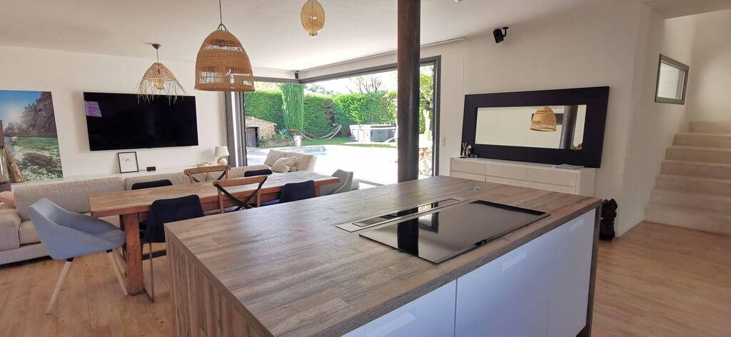 Vente villa Cassis  au calme dans clos sécurisé avec garages et piscine