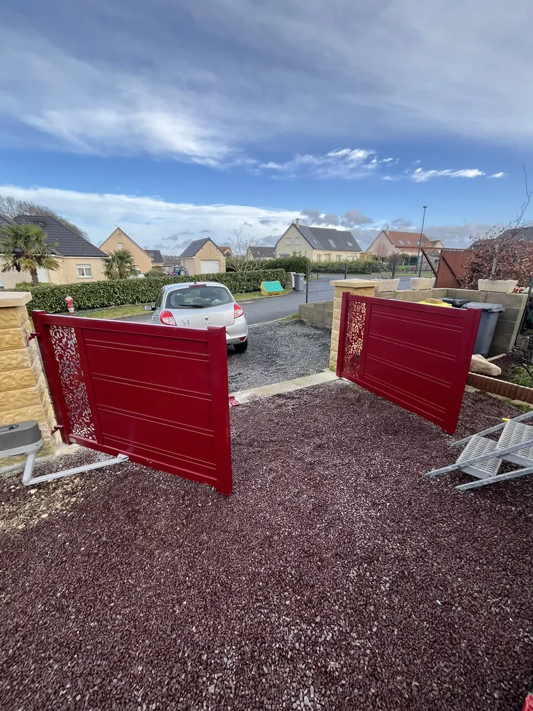 Entreprise travaux de rénovation extérieur secteur Yvetot et ses alentours 76 : Ravalement, isolation par l'extérieur, porte d'entrée, fenêtre, volets roulants, volets battants, carport, pergola...