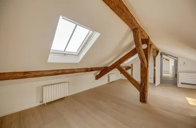 A louer appartement d'exception dans un hôtel particulier en centre-ville de Saint Germain en Laye, 4 chambres, parking, bus lycée international.