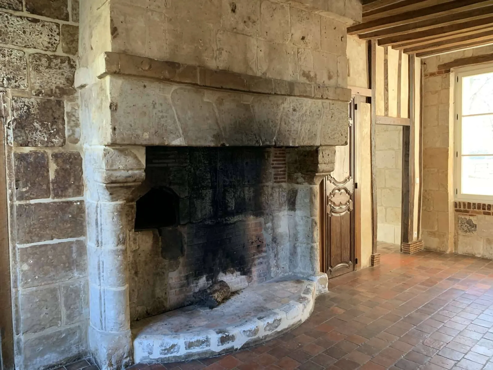 Achat, dans le PAYS D'AUGE DU CALVADOS, entre les villes de LISIEUX 14100 et ORBEC 14290, magnifique château en pierres des XV et XVIII siècles (ISMH), avec un parc de 1ha 28 a