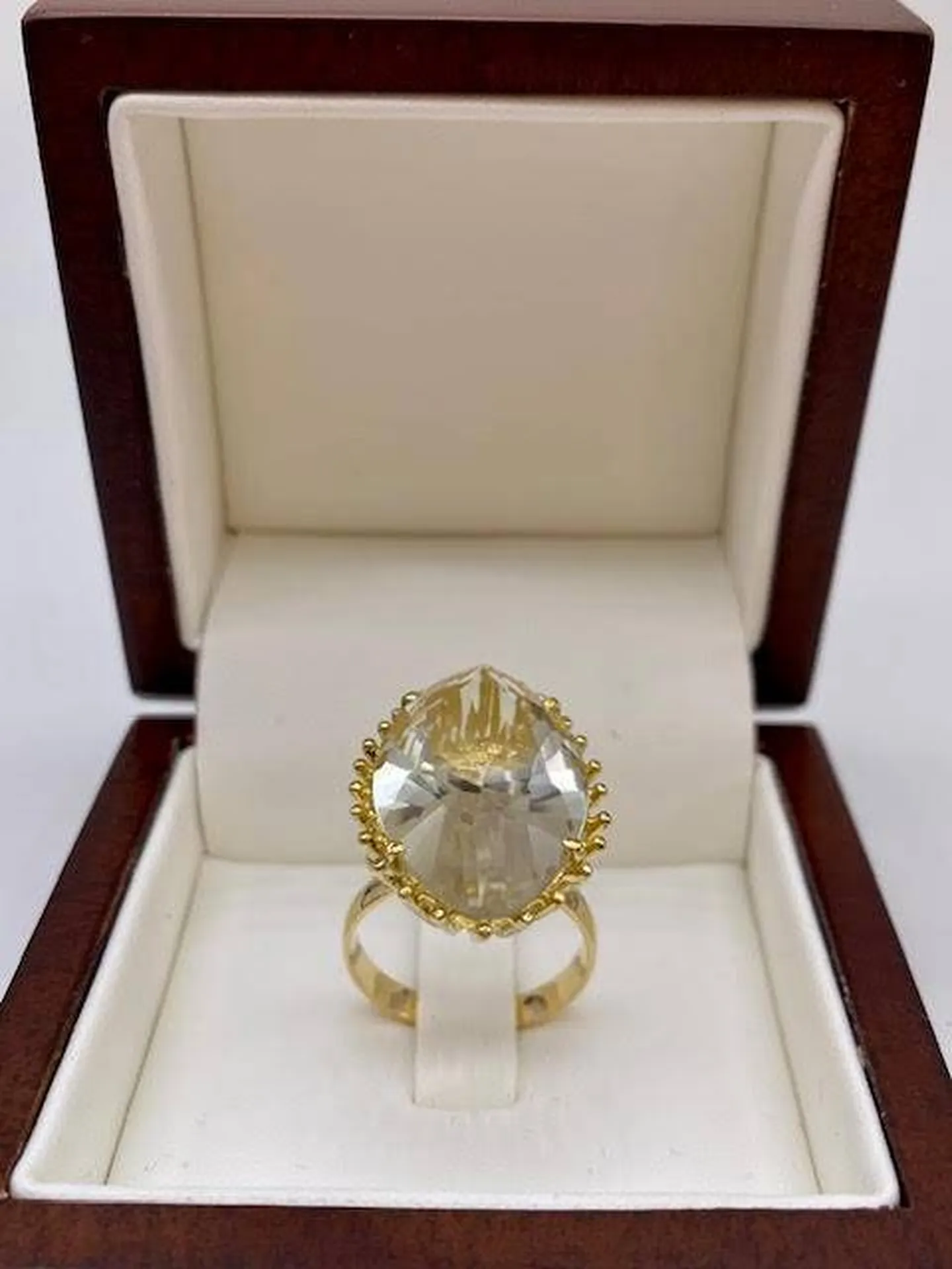 Citrine Marquise : La Pierre de Joie au Cœur d'une Bague Vintage en Or 750 Or Ligne à La Teste de Buch en Gironde