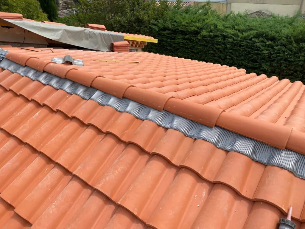 pose du faîtage type closoir sur martigues