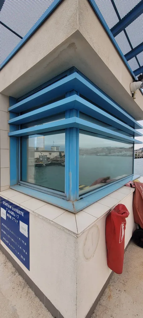 Pose film solaire sur vitres bâtiments Cannes 06